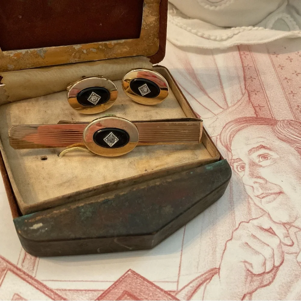 VINTAGE KREISLER 1950’s 12k GOLD-FILLED TIE CLIP AND CUFFLINKS TO MATCH